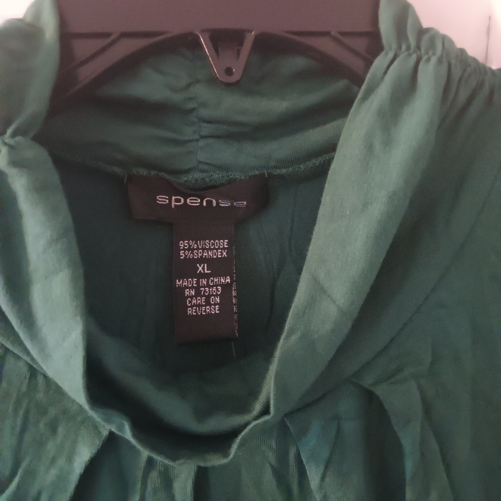 Women's Tops - Picture 4 of 6